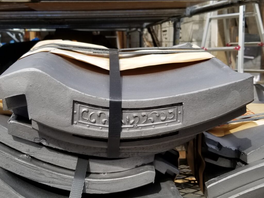 模様入り鎌軒瓦　新品