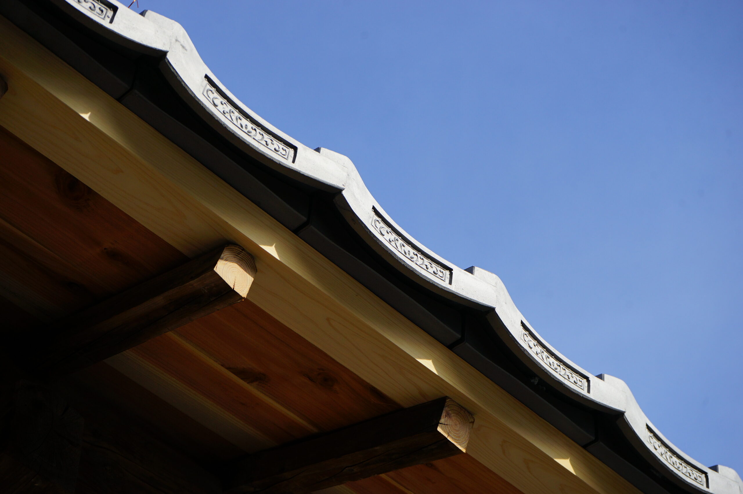 瓦屋根工事　軒先面戸　